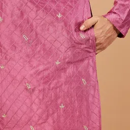 HILO DESIGN Geometric Woven Design Thread Work Mandarin Collar Pure Silk Straight Kurta image 3