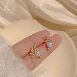 Nellist Gold-Plated Artificial Stones Studded And Pearls Beaded Leaf Shaped Studs image 2