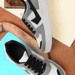 RealToes Women Sneakers-image-11