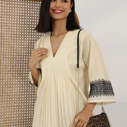 libas Women Self Design Cotton Blend Straight Kurta image 3