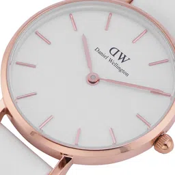 Daniel Wellington Women Petite Bondi Leather Straps Analogue Watch- DW00100249K image 4