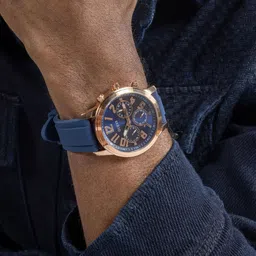 GUESS Men Textured Dial & Silicon Straps Analogue Watch GW0729G3 image 4