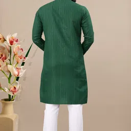 vuriq Men Solid Cotton Blend Straight Kurta image 2