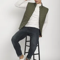 HOUSE OF VEDAS Mock Collar Sleeveless Lightweight Quilted Jacket image 3