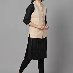 Vastraa Fusion Mandarin Collar Pure Cotton Nehru Jackets image 4