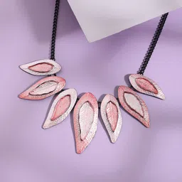 SOHI Leaf Shaped Statment Necklace-picture-18