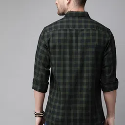 roadster Men Regular Fit Checkered Spread Collar Casual Shirt image 4