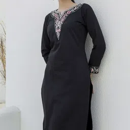 chafi collection Women Solid, Embroidered Wool Straight Kurta image 3