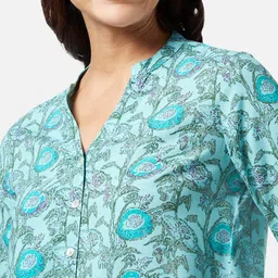 AKKRITI BY PANTALOONS Floral Printed Viscose Rayon V-Neck Tunic image 5