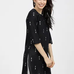 Vishudh Women Black & White Printed Tunic image 3