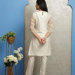 SMRITI GUPTA Striped Keyhole Neck Straight Kurti image 3