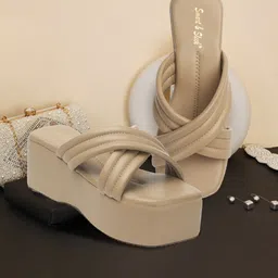 smart & sleek Women Wedges Sandal image 4