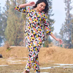 miss rekha Women Night Suit Set Maroon Printed image 5