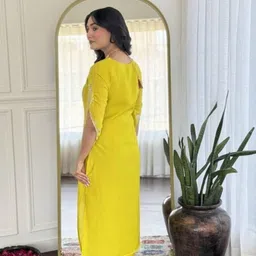 gatrad Women Art Silk Kurti Pant Dupatta Set image 2