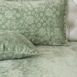 clovis krafts Woolen King Fitted (Elastic) 240 TC Self Design Bedsheet image 3