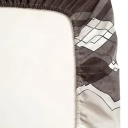 Aura Grey & White Geometric Printed 300 TC King Bedsheet Set 2.50 m x 2.15 m image 3