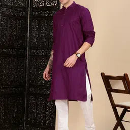 House of Pataudi Men Printed Straight Kurta & Trousers image 4