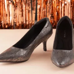 Metro Women Textured Pointed Toe Kitten Pumps-image-58