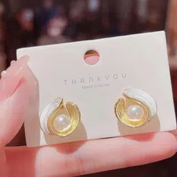 AKISON JEWELS Contemporary Pearls Studs Earrings-image-12