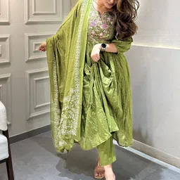 AG TEXTILE Women Floral Embroidered Thread Work Kurta with Trousers & Dupatta image 3