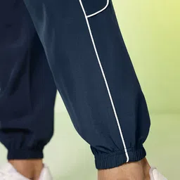 HRX by Hrithik Roshan Men Rapid-Dry Cargo Style Panelled Joggers image 4