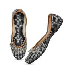 DFR Women Embellished Mojaris Flats image 4