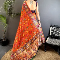 HEER FASHION Ethnic Motifs Zari Silk Blend Handloom Patola Saree image 3