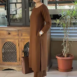 Vastranchal Women Regular Kurta with Trousers image 4
