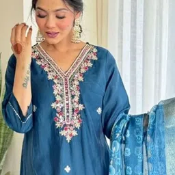 DIVASTRI Women Ethnic Motifs Sequinned Pure Cotton Kurta with Trousers & With Dupatta image 4