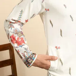 KRAFT INDIA Men Floral Printed Mandarin Collar Regular Knee Length Straight Kurta Set image 5