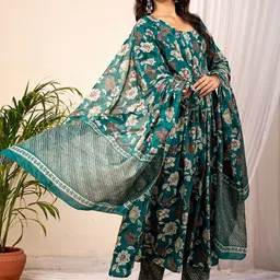 NAMA'S Women Floral Printed Regular Pure Cotton Kurta Set With Dupatta image 4