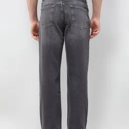 U.S. Polo Assn. Denim Co. Men Relaxed Fit Mid-Rise Mildly Light Fade Stretchable Jeans image 3