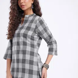 Anouk Rustic Checked Mandarin Collar Straight Kurti image 3
