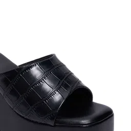 ERIDANI Textured Wedge Sandals image 2