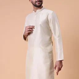 MAAHI FABS Men Floral Embroidered Kurta image 5
