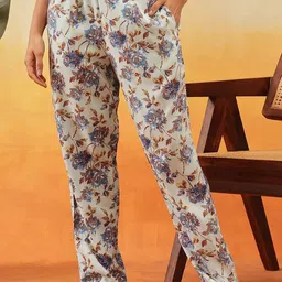 Clovia Women Floral Printed Lounge Pants With Side Pockets-picture-21