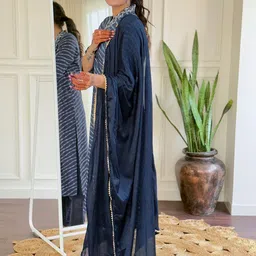 TWINS LADY Leheriya Printed Thread Work V-Neck Straight Kurta With Trousers & Dupatta image 2