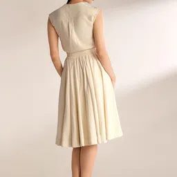 AND Printed V-Neck Top With Skirt image 3