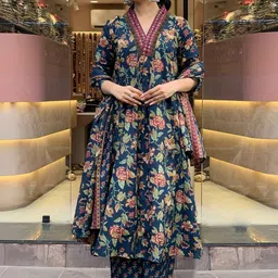 SZN Women Floral Printed Panelled Thread Work Kurta with Trousers & With Dupatta image 2