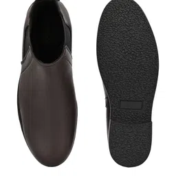 Roadster Men Mid Top Leather Chelsea Boots image 4