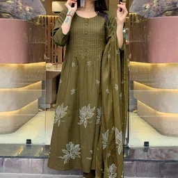 DIVASTRI Women Floral Printed Pleated Kurta with Trousers & With Dupatta image 4