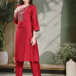Nayam By Lakshita Ethnic Motifs Embroidered Sequinned Kurta With Trousers image 4