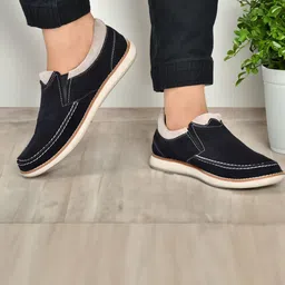 G L Trend Men Colourblocked Suede Slip-On Sneakers image 3