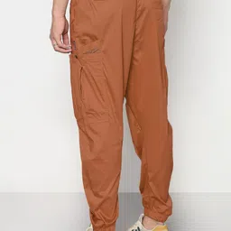 SHOWOFFFF Men Comfort Low-Rise Trousers image 4
