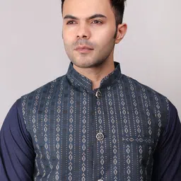 Voniry Men Ethnic Motifs Embroidered Regular Kurta with Pyjamas image 2