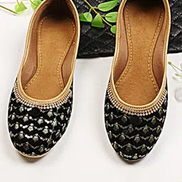 TRY FEET Women Printed Mojaris with Bows Flats-image-64