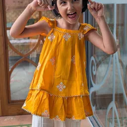 Tura Turi Girls Ethnic Motifs Embroidered Tiered Thread Work Kurti with Harem Pants image 4