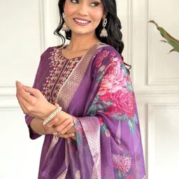 LIZORD FAB Women Ethnic Motifs Embroidered Round Neck A-Line Kurta with Trousers & Dupatta image 3