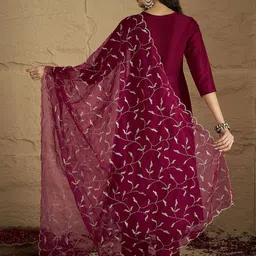 House of Pataudi Women Solid Anarkali Kurta with Trousers & Dupatta image 3