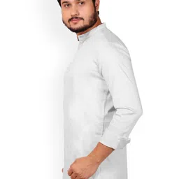 MADE IN THE SHADE Men Printed Chikankari Kurta image 2
